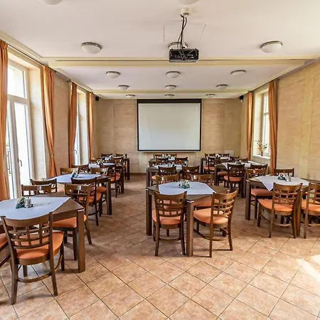 Hotel Samechov - Sauna Zdarma Po Celý Pobyt 3*